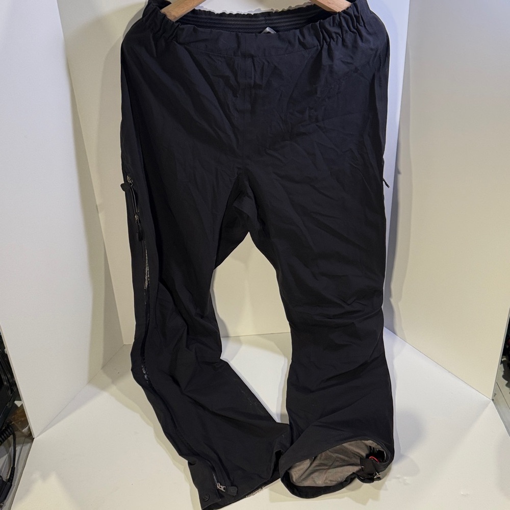 Men's Black Cargo Pants with Zippered Pockets